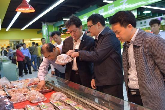 加強(qiáng)食用農(nóng)產(chǎn)品質(zhì)量安全監(jiān)管 保障群眾‘舌尖上的安全’——河池市食用農(nóng)產(chǎn)品市場(chǎng)銷售監(jiān)管現(xiàn)場(chǎng)會(huì)側(cè)記
